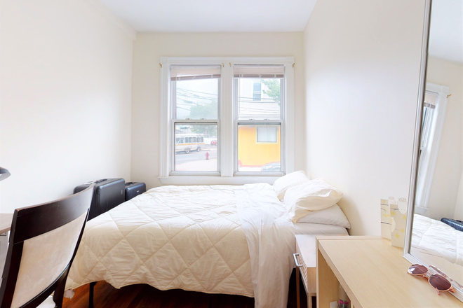 Bedroom - Somerville -Porter Sq Red Line Apartments