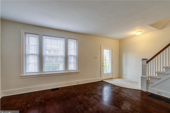 Entrance - Entire Private Home, 10min from Campus & Reading Hospital