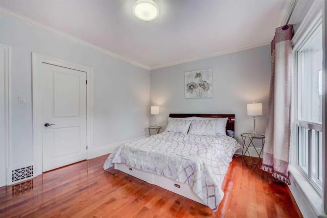 bedroom - Large Furnished Master Bedroom Near U of T | Chinatown | Sept Move-in