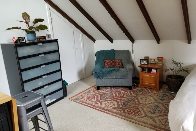dresser and chair - Cozy Studio Apartment with view of Tilden Park