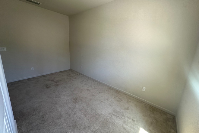 Room #4 interior - 1 bedroom (Moraga area $700) House