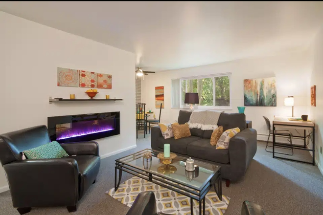 Living room - EASTWIND APARTMENTS