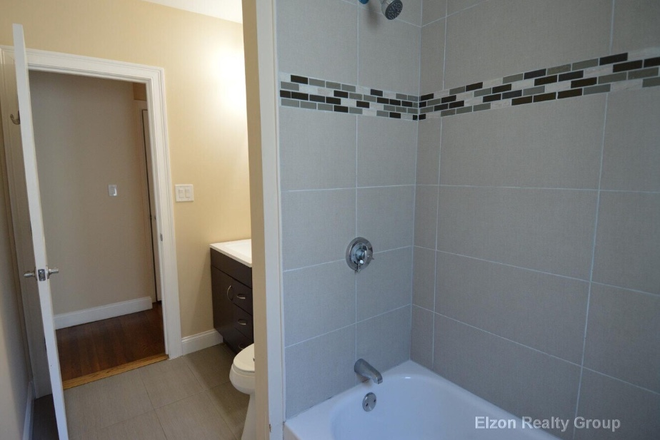 Bathroom - Foster Street Summer Sublease Duplex