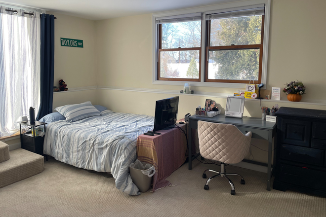 Bedroom #1 - **Fall 2026** Two Rooms in Quiet Home - Minutes from Campus!