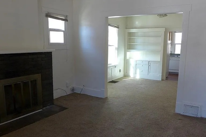 Living room and dining room. Fully furnished now and NO CARPET, hardwood flooring. It is also decorated lovley. - Very close to campus and pearl st, can walk everywhere, gas stove kitchen and very cute living area.
