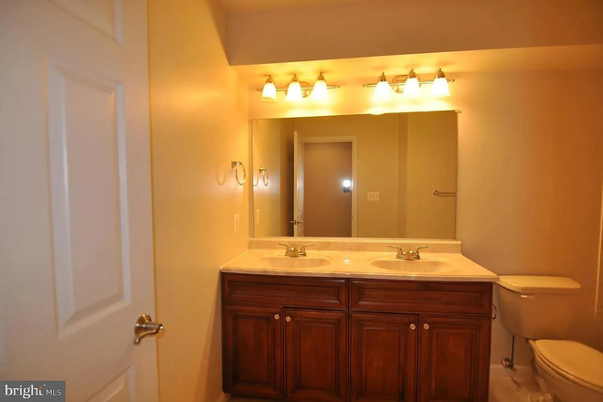 Bathroom 2 vanity - Faculty and Student housing near John Hopkin University Townhome