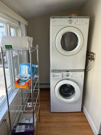 Laundry room - Close to campus Apartments