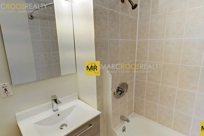 Call NOW for showings! 617-236-8550 - HAMMOND ST - *NO FEE* BROWNSTONE 3BR/1BA IN SOUTH END AVAIL *9/1/2026* W/ LNDRY IN BLDNG, HW INC! Apartments