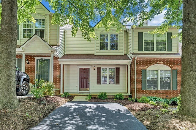 Outside - 3 Bed/3.5 Bath Townhouse near Christiansburg Rec Center, utilities included!