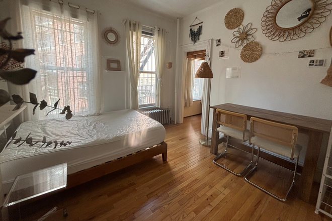 A - FURNISHED STUDIO, INCLUDES ALL UTILITIES Apartments