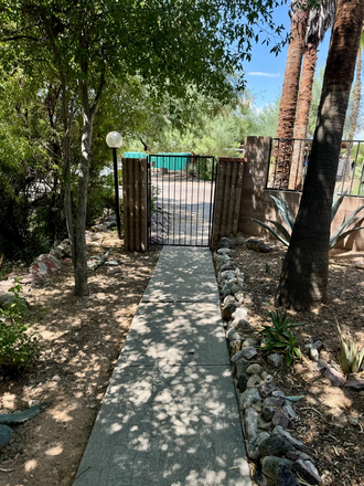 entry walkway - 2005 E 7th Apartments