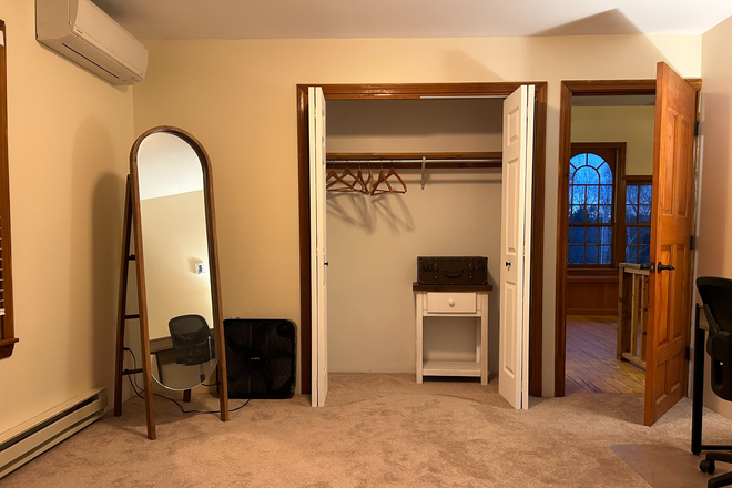 Bedroom - Beautiful Room, Gorgeous House, TWO FULL BATHS. FREE LAUNDRY, INCL ALL UTILITIES, 20 min to U.MASS