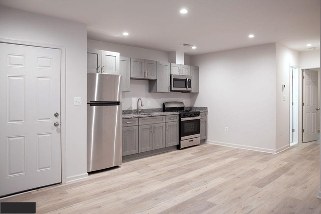 Kitchen/Dinning - Commuter Friendly 2 bedroom +Den Apartments