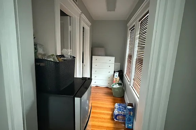 living - LOCATION!! UPDATED SPACIOUS 4 BED/2 BATH, AVAIL 9/1/26!! Apartments