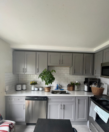 Call NOW for showings! 617-236-8600 - MARGINAL ST - *NO FEE* 2BR/1BA AVAIL *9/1/2025* W/ LNDRY IN BLDNG, 1 PRKNG, VIEWS OF PARK & HARBOR!