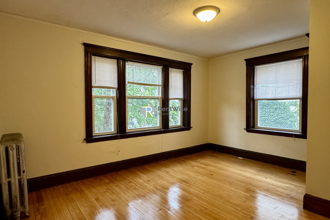 1 - Renovated 3-Bedroom in Mid-Cambridge – Heat & Hot Water Included Apartments