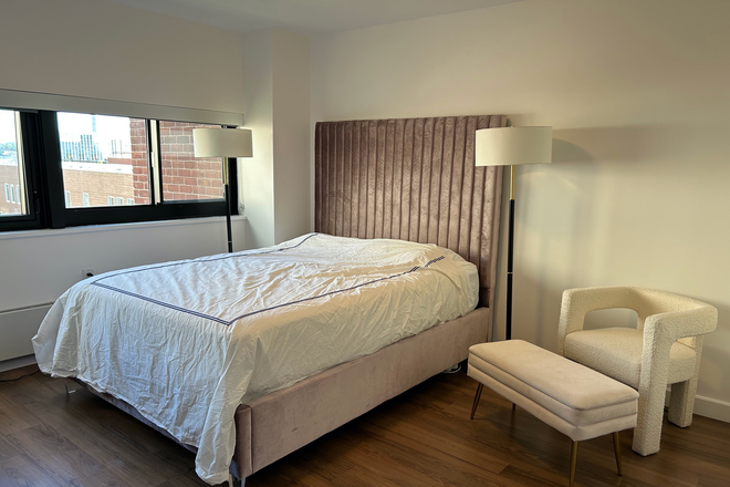 Primary bedroom - queen bed - *SUBLET* [12/7/25 - 1/17/26] $2500 for Furnished 2 Bed/1.5 Bath Duplex - Soldiers Field Park on HB Apartments