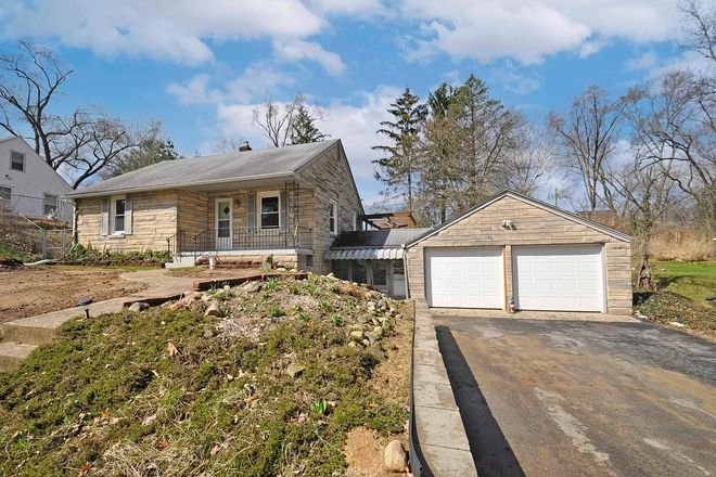 Front - Maple Lane 2 Bedroom house with basement, garage, fenced yard.  Close to Notre Dame Campus
