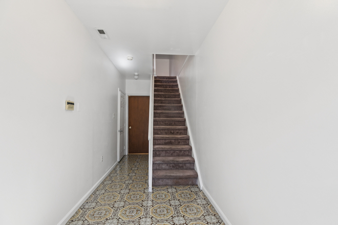 Hallway - 3379 Frederick St / 4 Bedroom & 4 Bathrooms / 4 Car Parking Townhome