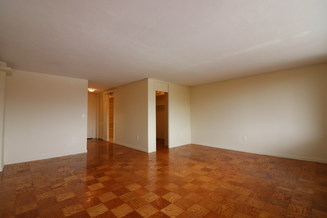 living area - Oversized studio in elevator building with concierge and pool Apartments