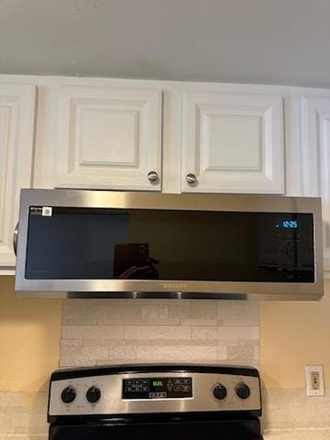 Kitchen - 2 Bedroom 1 Bathroom Condo for Rent in Windmill Point