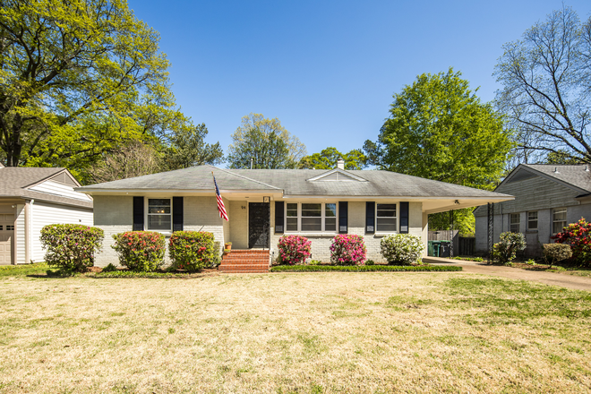 Front  of house - East Memphis House, perfect for pets and families!