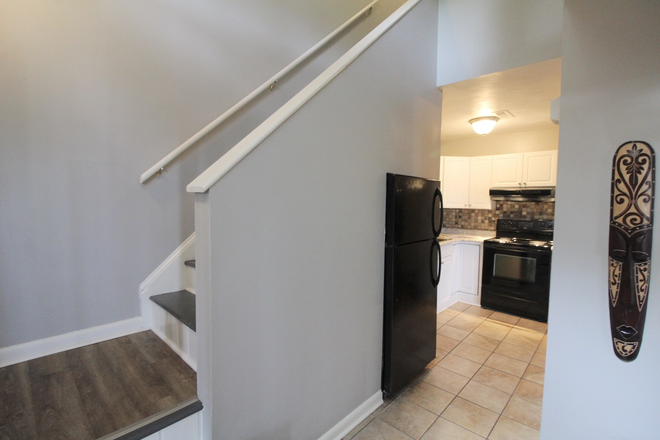 Kitchen - Camden Townes  - 4 bedrooms - 2 bath townhome for rent!