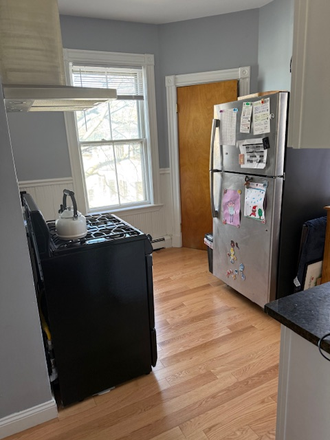 Kitchen - Sunny Pet Friendly 1 Bed With Laundry Access Apartments