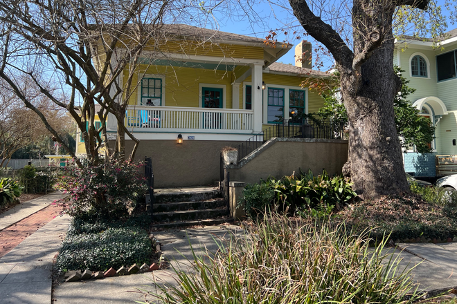 Street view of the property - Summer rental- Charming furnished apt near campus, utilies included