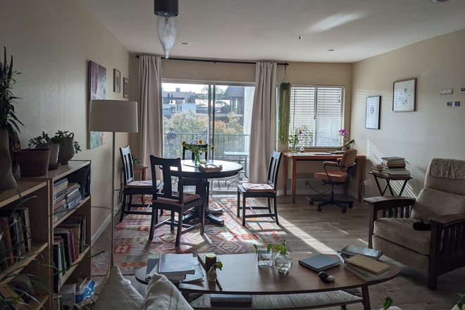 open floor - Quiet condo in lively part of town