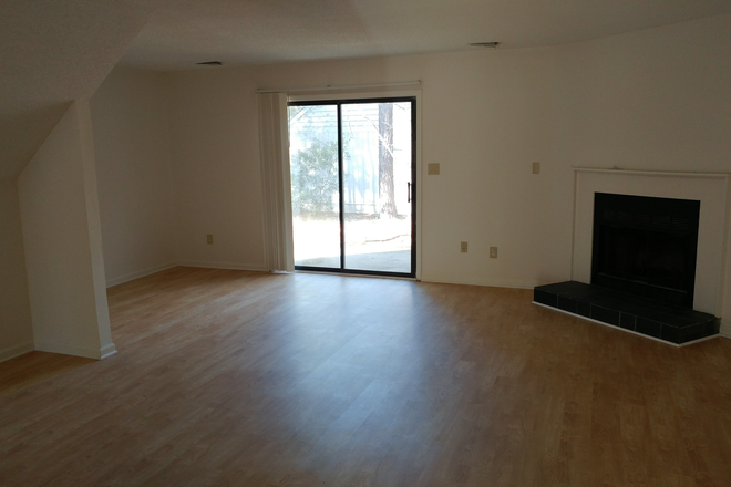 Living room - 2 story townhouse near Eastgate Crossing on CL bus line