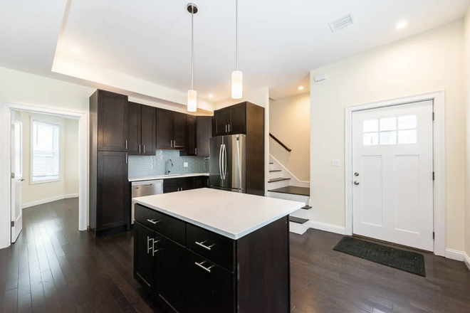 kitchen - New Construction!! 6 Bed / 5 Bath w/ LAUNDRY IN UNIT!! Avail. 6/1/25!! Apartments