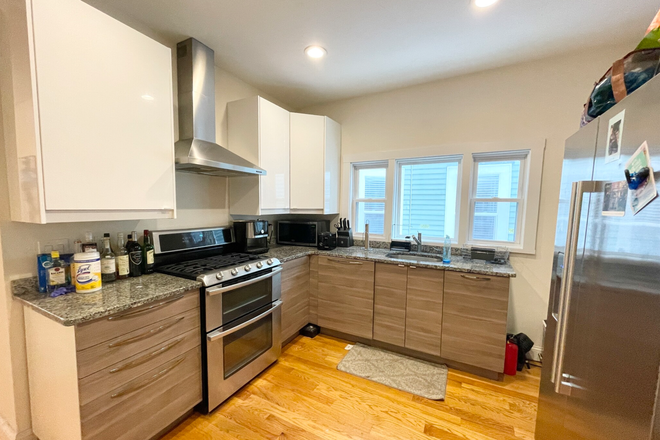 Call NOW for showings! 617-236-8600 - SUDAN STREET - LOVELY DORCHESTER 3 BED W/ LAUNDRY IN THE UNIT! *AVAIL 9/01/2025* Apartments