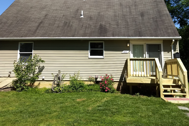 5 car wide rear Driveway on Mews Alley - Walk to UMD/Trader Joe's/Whole Foods 3 BR available House