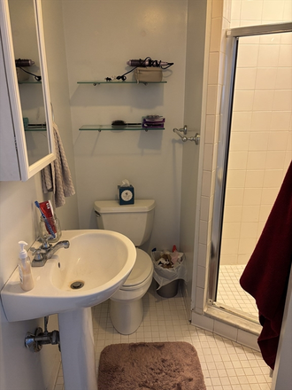 . - SPACIOUS 3 Bed/2 Bath w/ Laundry IN UNIT - avail NOW! Apartments