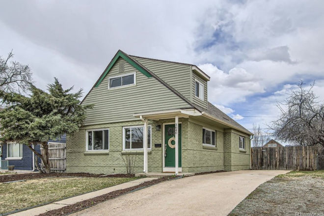 Front of house - Cute house in North Park Hill: 4 bed 2 bath with laundry, AC/heat, and a big backyard.