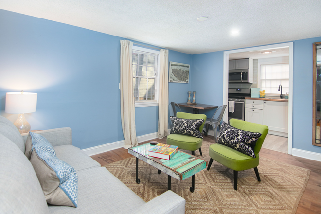 Living room - Quiet 1Bed/1Bath Retreat Ideal for Medical Professionals House