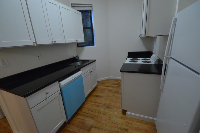 Kitchen - Large 3 Bed Available 9/1/26! *CONTACT NOAH 603-470-8181 Apartments