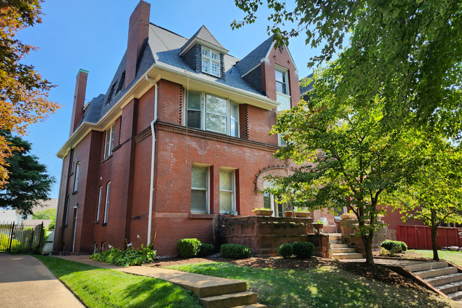 Unit in stately CWE Mansion - Spacious Central West End Apartment on Private Street