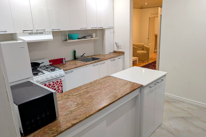 Kitchen - Walk to UofT — Annex 2-Bed Main Floor | In-Suite Laundry | $2,800 Utilities Included Duplex