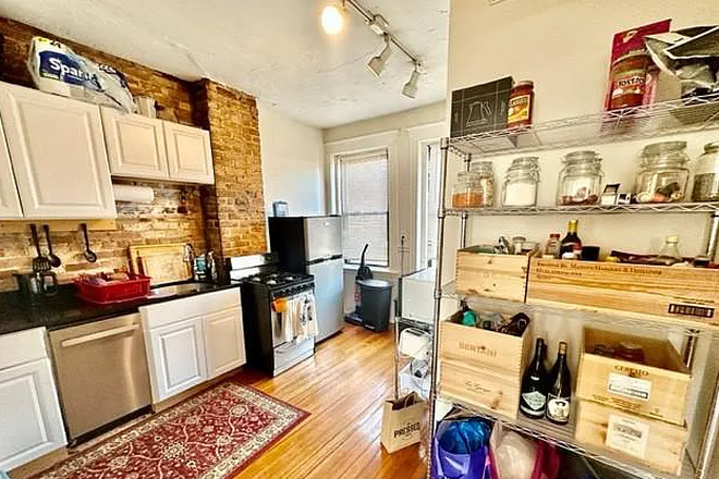 Call NOW for showings! 617-236-8600 - CHARTER ST - 2BR/1BA IN NORTH END FOR *9/1/2025* W/ EAT IN KTCHN, DW, EQUAL BDRMS, LNDRY IN BLDNG! Apartments