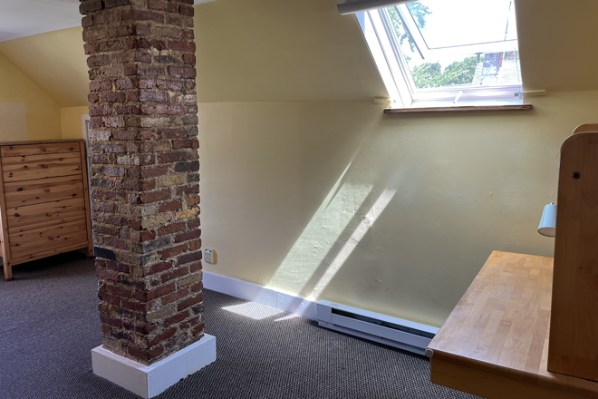 Bedroom - 1 of 3 pictures - 1Bed1Bath MagazineSt - MemorialDr Cambridgeport:$1650/month (heat, water incl) House