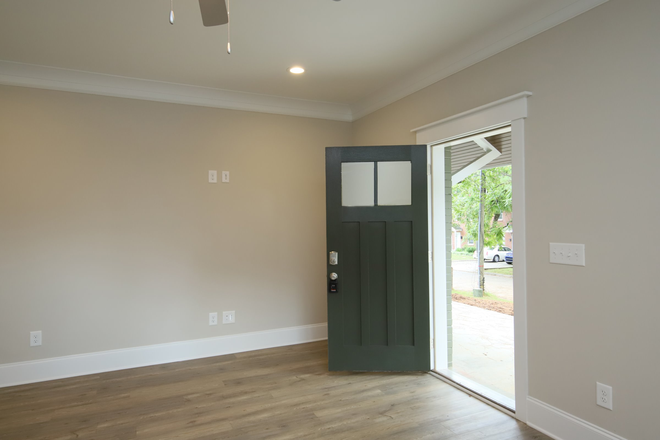 Front Entrance - ** WAITLIST for 2026-2027 ** 4 Bedroom, 4.5 Bathroom Unit Near NCSU Campus and Cup A Joe Duplex