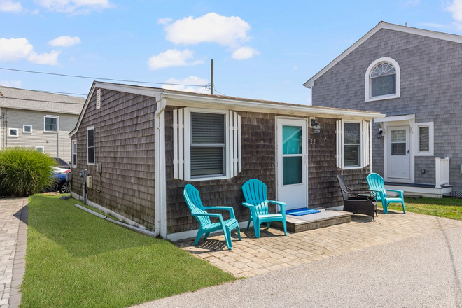 Exterior Patio - Beachfront Narragansett Cottage Apartments