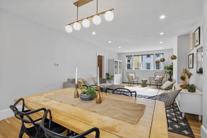 . - Stunning 4 Bed / 1.5 Bath home w/ Laundry in unit! Available 9/1/25!!
