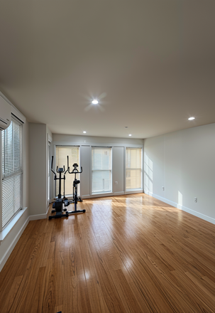 living room - Bright & Sunny 3 Bed/2.5 Bath w/ LAUNDRY IN UNIT & PARKING! Available 8/1/26!! Apartments