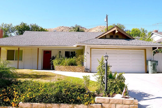 Front Yard / Garage - University Heights Home 1 Mile to UCR Campus