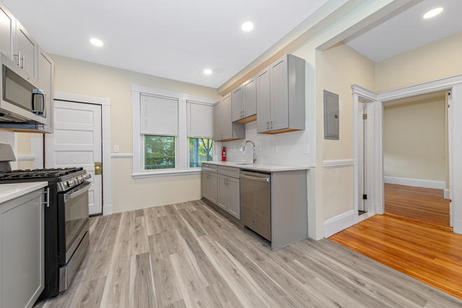 . - Renovated 3 Bed/1 Bath Apartment with Deck and in-unit Laundry