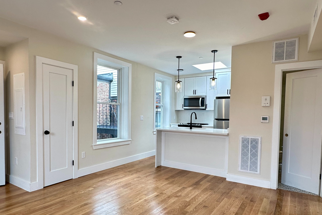 . - **NO BROKERS FEE!!** STUNNING, NEW RENOVATION! 2 Bed / 1 Bath w/ LAUNDRY IN UNIT! Avail. 9/1/26!! Apartments