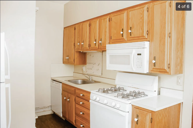 Kitchen - Bedroom in house for rent!